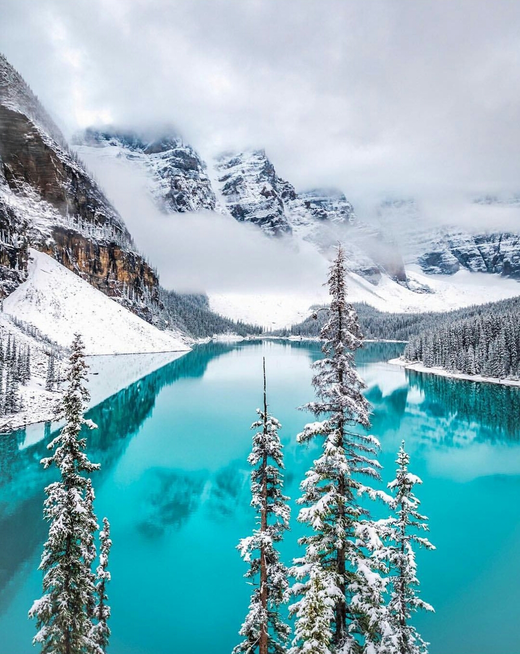 The lake with the twenty dollar view, Moraine Lake!