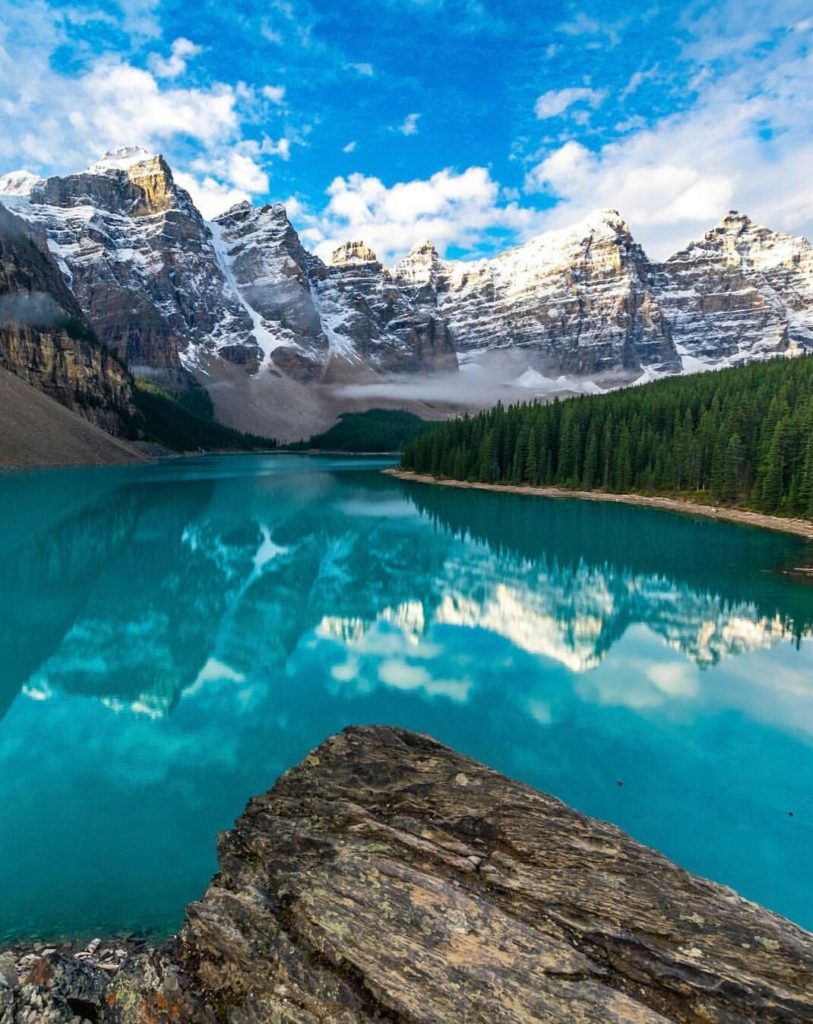 The lake with the twenty dollar view, Moraine Lake!