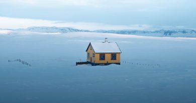 @julia.pertek and Iceland house