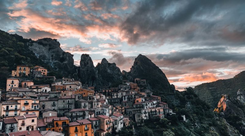 @thomas.monsorno and Castelmezzano