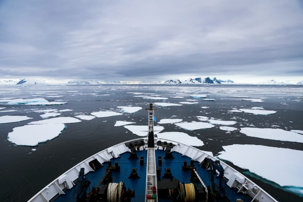 Antarctica, Crossing the circle, Mandy Guo