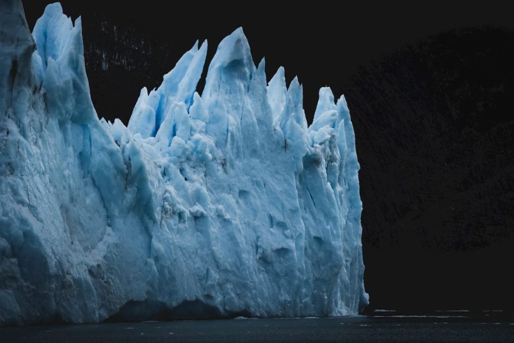 @alejandro.tmtz_Argentina_Patagonia_ice_shapes