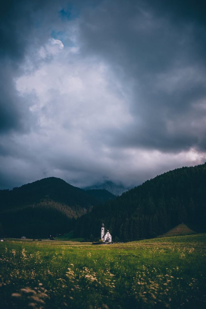 Church-of-Saint-John_in_Ranui_Dolomites_Italy_ @yannicklyner_pictures