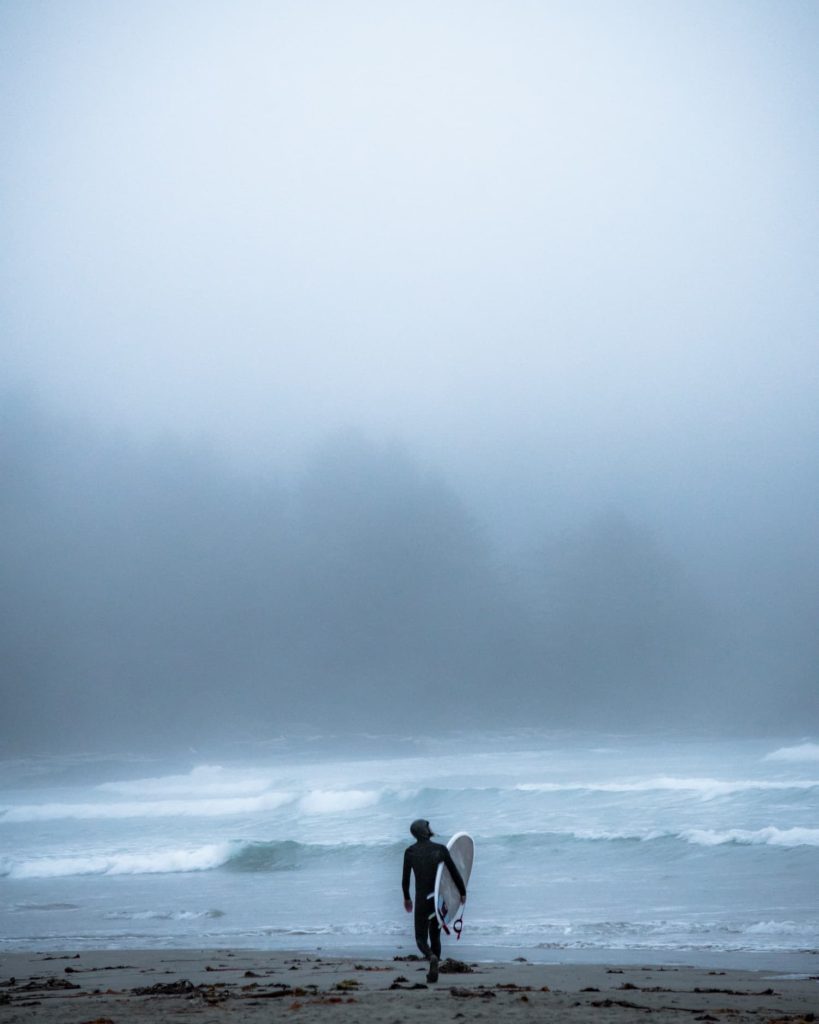 @loicall_travel_Surfer Tofino, Canada