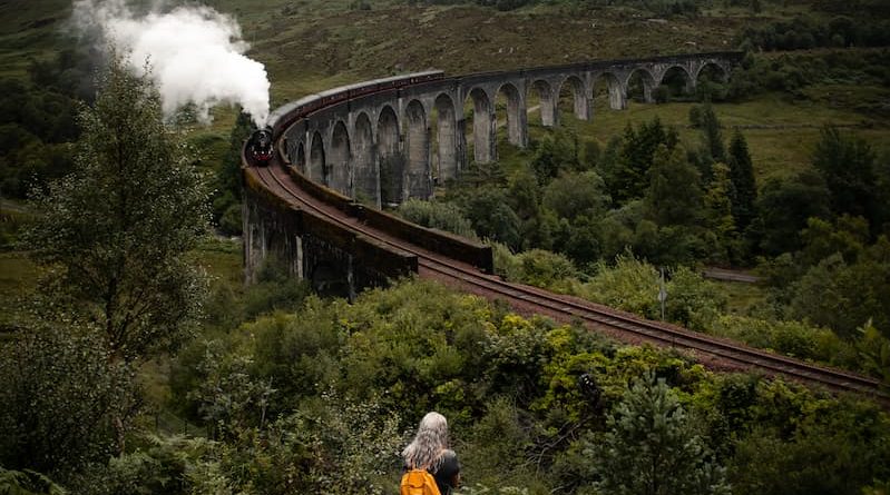 Scotland_GlenfinnanViaduct_@thebackpacktravellerofficial