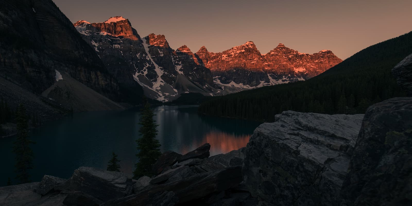 Lake Moraine, Canada, shot @flo.nick