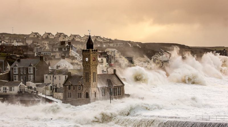 Porthleven_washout_Cornwall-@carlaregler