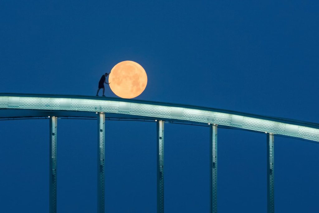@bruno.fantulin, Moonset in Zagreb, Croatia, Bruno Fantulin