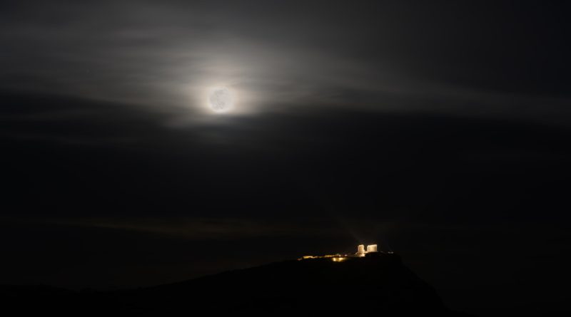 @nick.sorotos - The Moon above the Temple of Poseidon in Cape Sounio at Greece ( Nick.Sorotos)