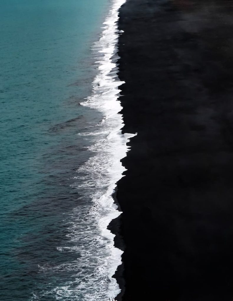 @_robertorinaldi_ - Dyrh¢laey Black Beach - Iceland