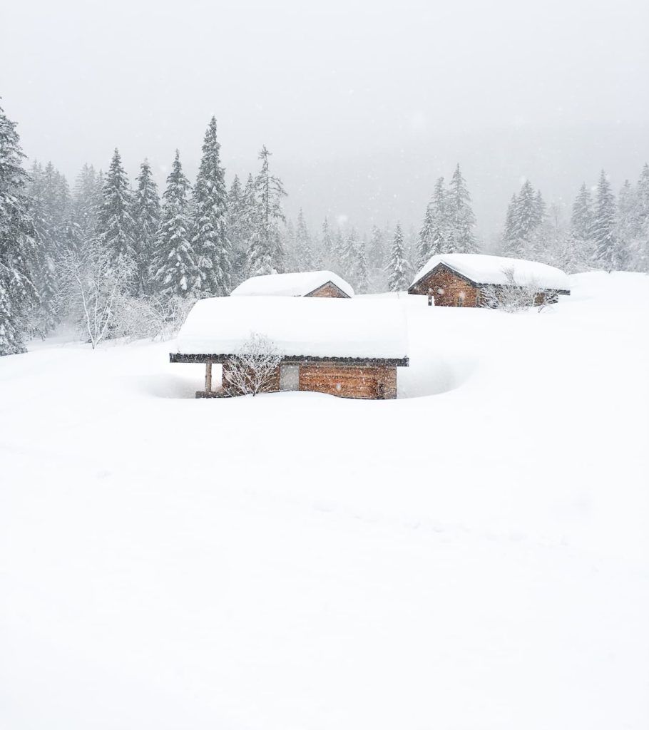 @karine_peyre - Karine Peyre snowy cabins