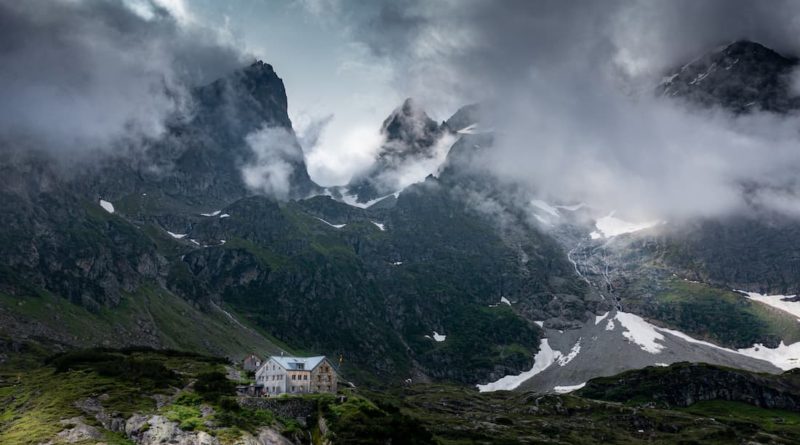 @christuser77-Switzerland-Kroentenhuette-AdrianChrist-DJI_0847