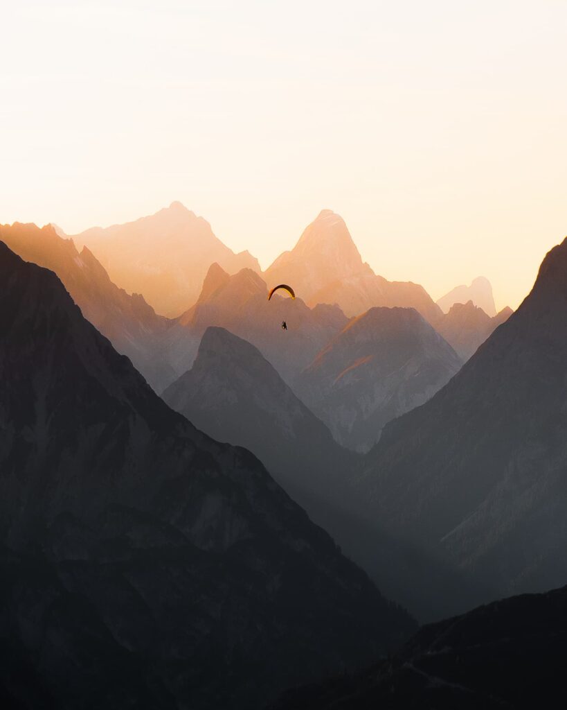 @viewsbykevin_Paraglider (Dolomites)
