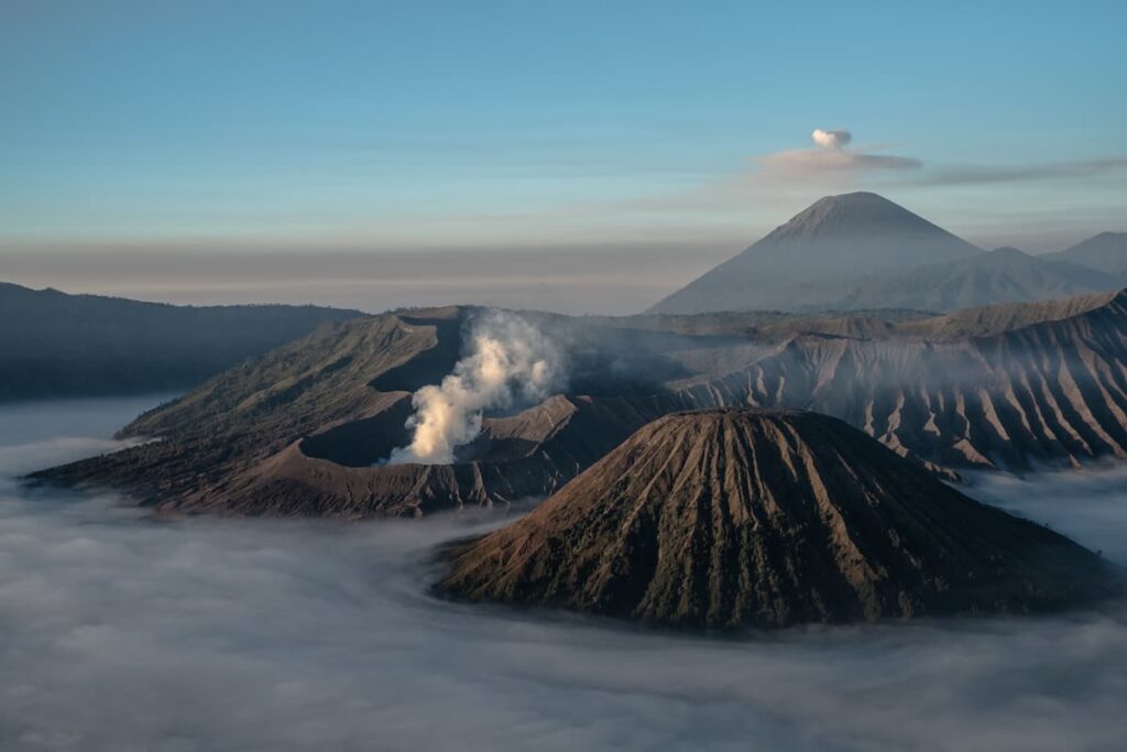 @travellingrobin_The clouds of Bromo_Indonesia_Bromo_Robin Bini Schneider