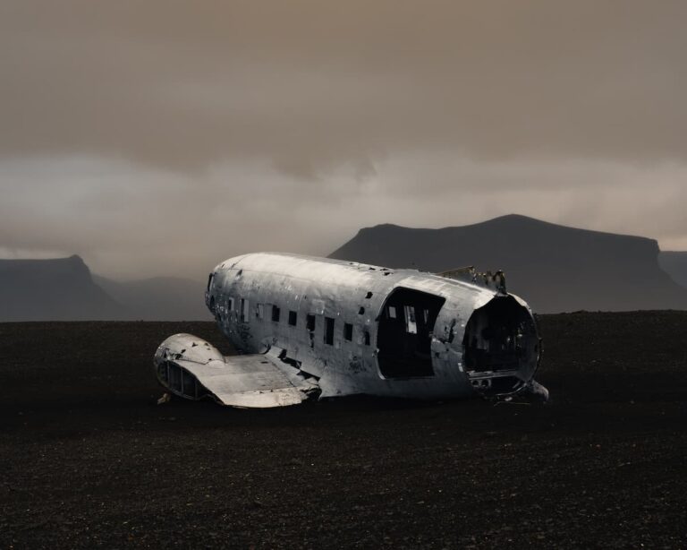 4. Iceland-Solheimasandur Plane Wreck-Wayne Pearey-wander_with_wayne