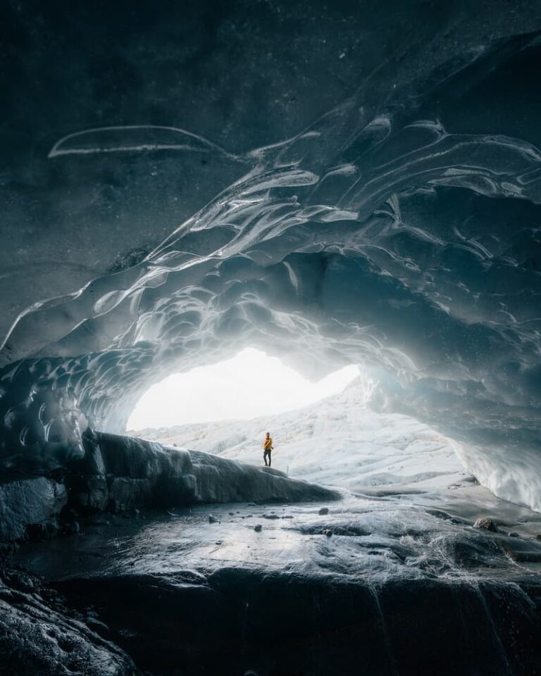@long.explorer_Switzerland_Icecaves