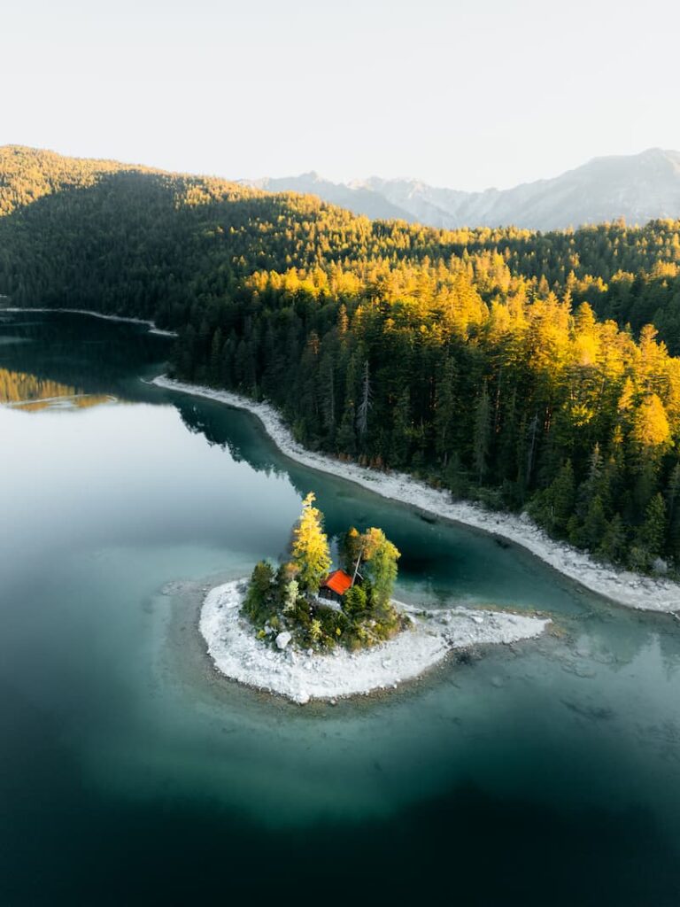 @roamwithsimon - Simon Hechtbauer - Nomadict Best of the Week 9