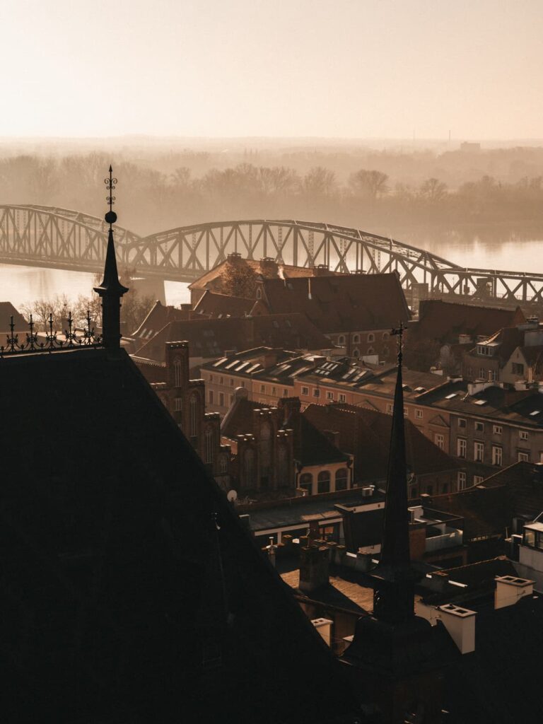 Town Hall Tower view, Toruń, poland_szary_czlowiek_w_kolorze