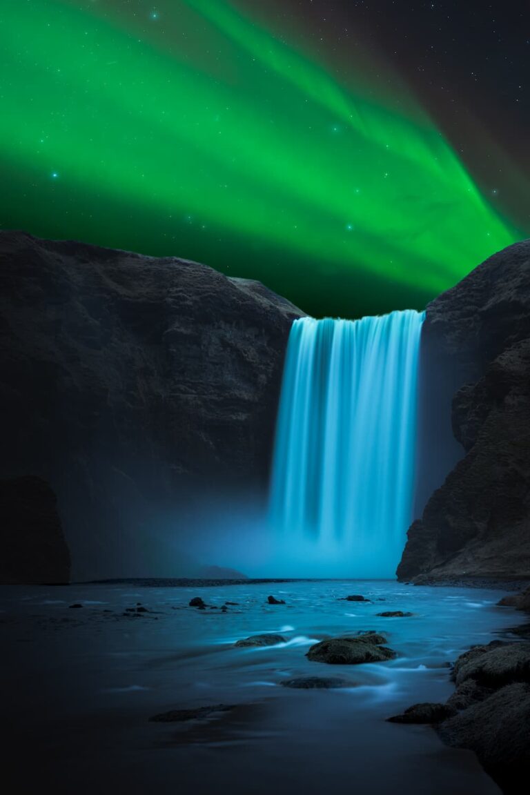 @b.pshock_Skogafoss_Aurora